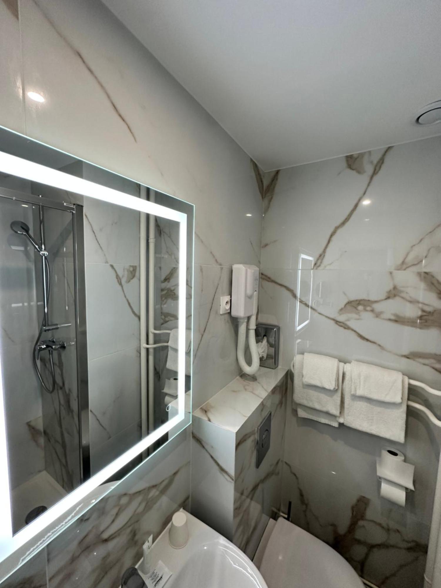 Hotel Riviera Renovated Parigi Esterno foto