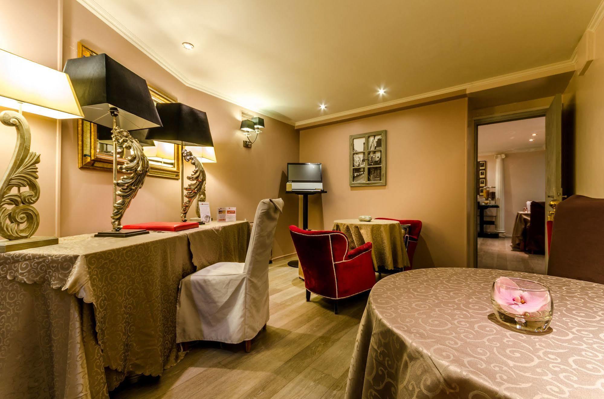 Hotel Riviera Renovated Parigi Esterno foto